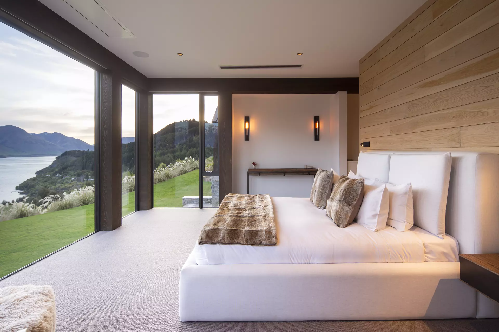 Hawks Nest Luxury Queenstown Accommodation Hawks Nest Luxury Queenstown Accommodation