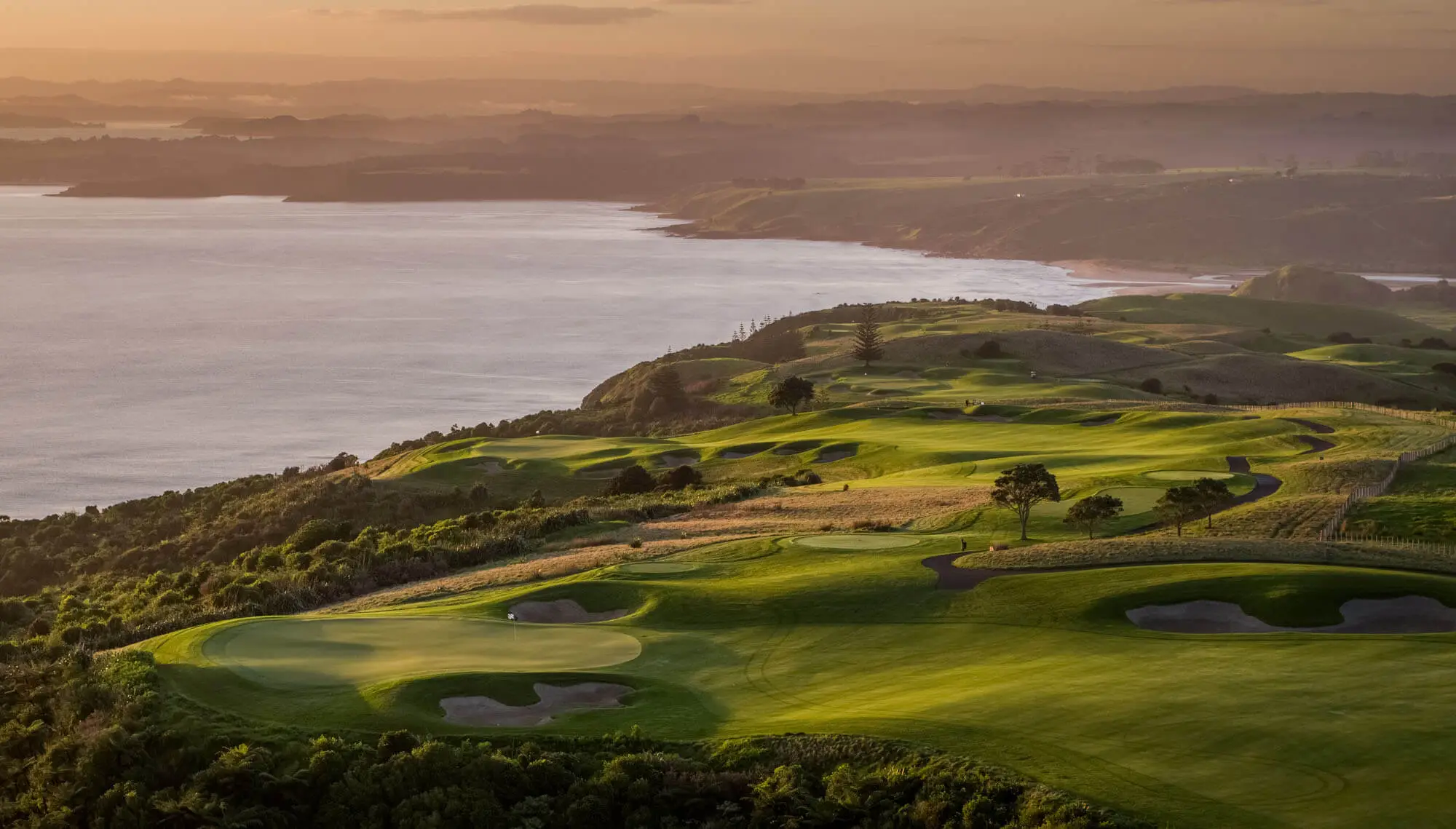 Kauri Cliffs golf course and luxury lodge New Zealand