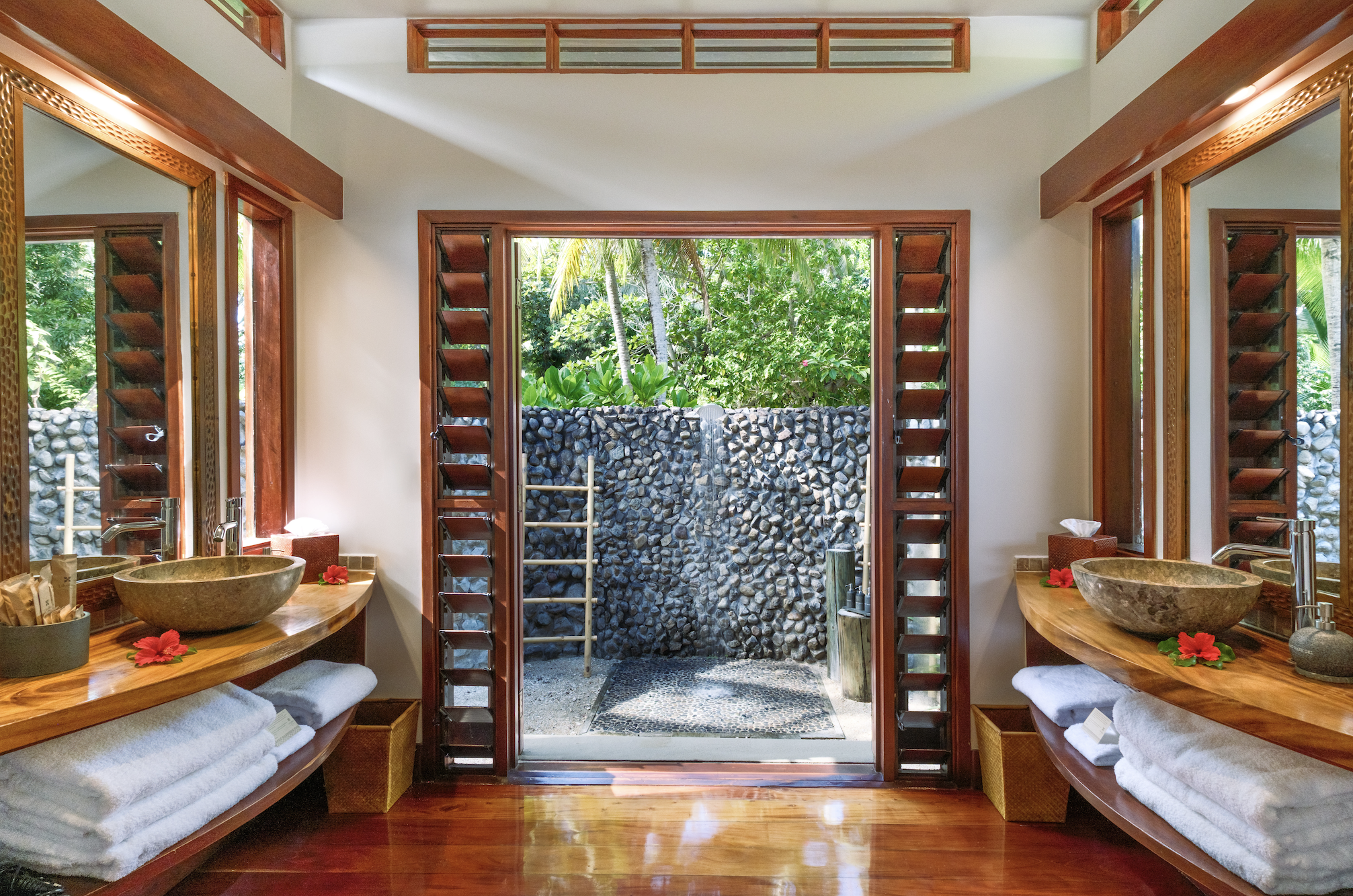 Deluxe Beachfront Bure Bathroom