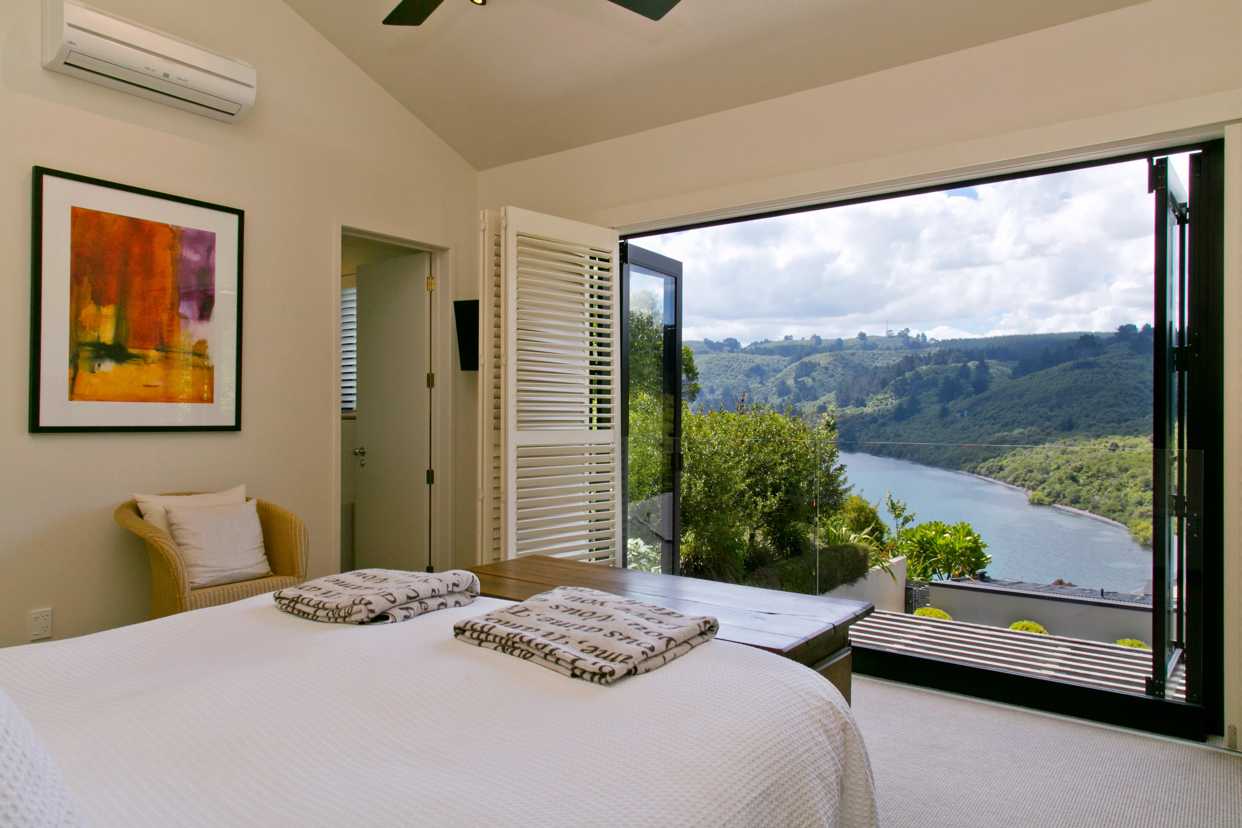 point-villa-luxury-accommodation-taupo