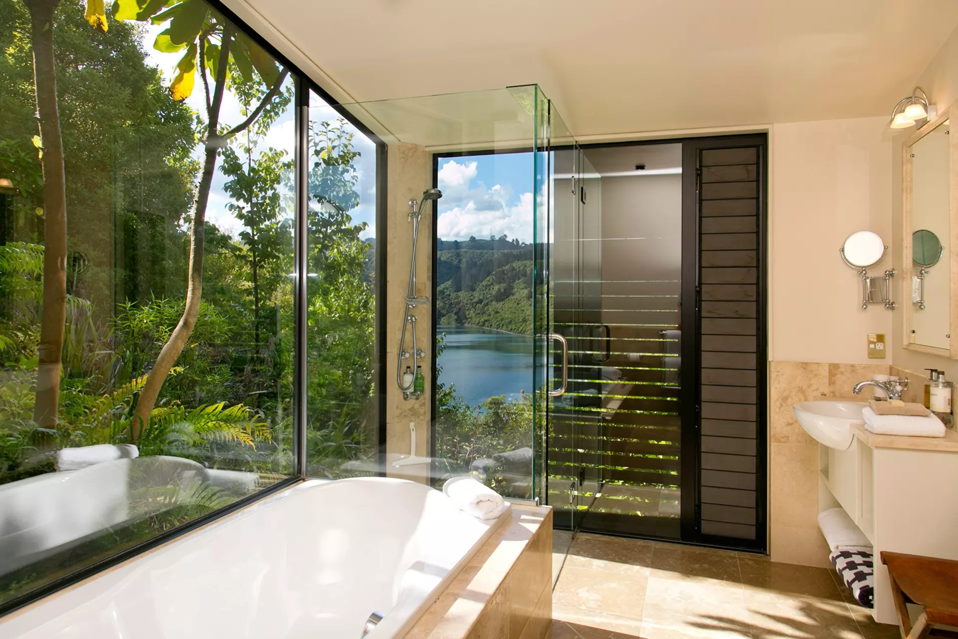 point-villa-luxury-accommodation-taupo