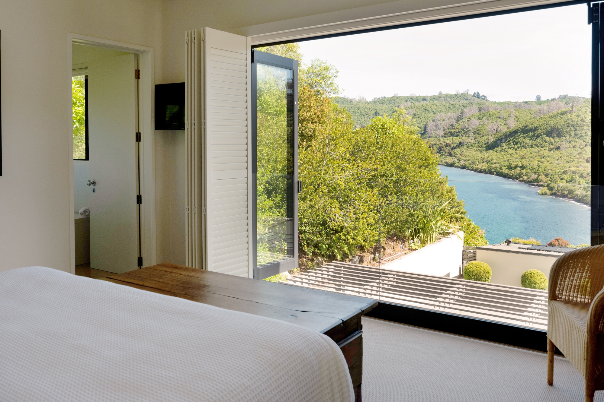 point-villa-luxury-accommodation-taupo