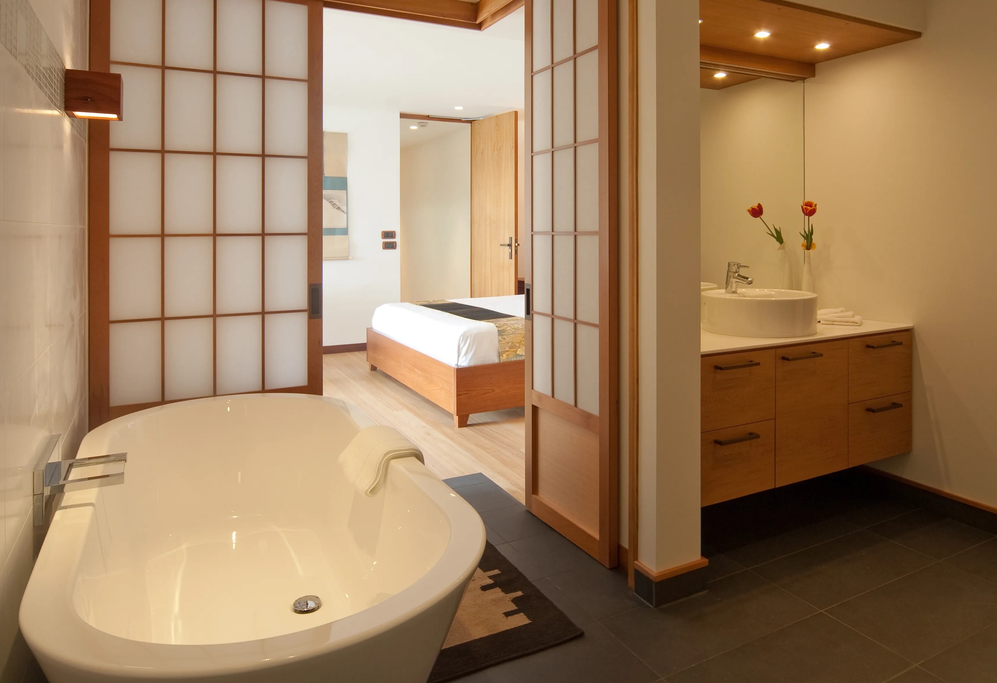 Touch-of-Spice-Split-Apple-Retreat-bedroom