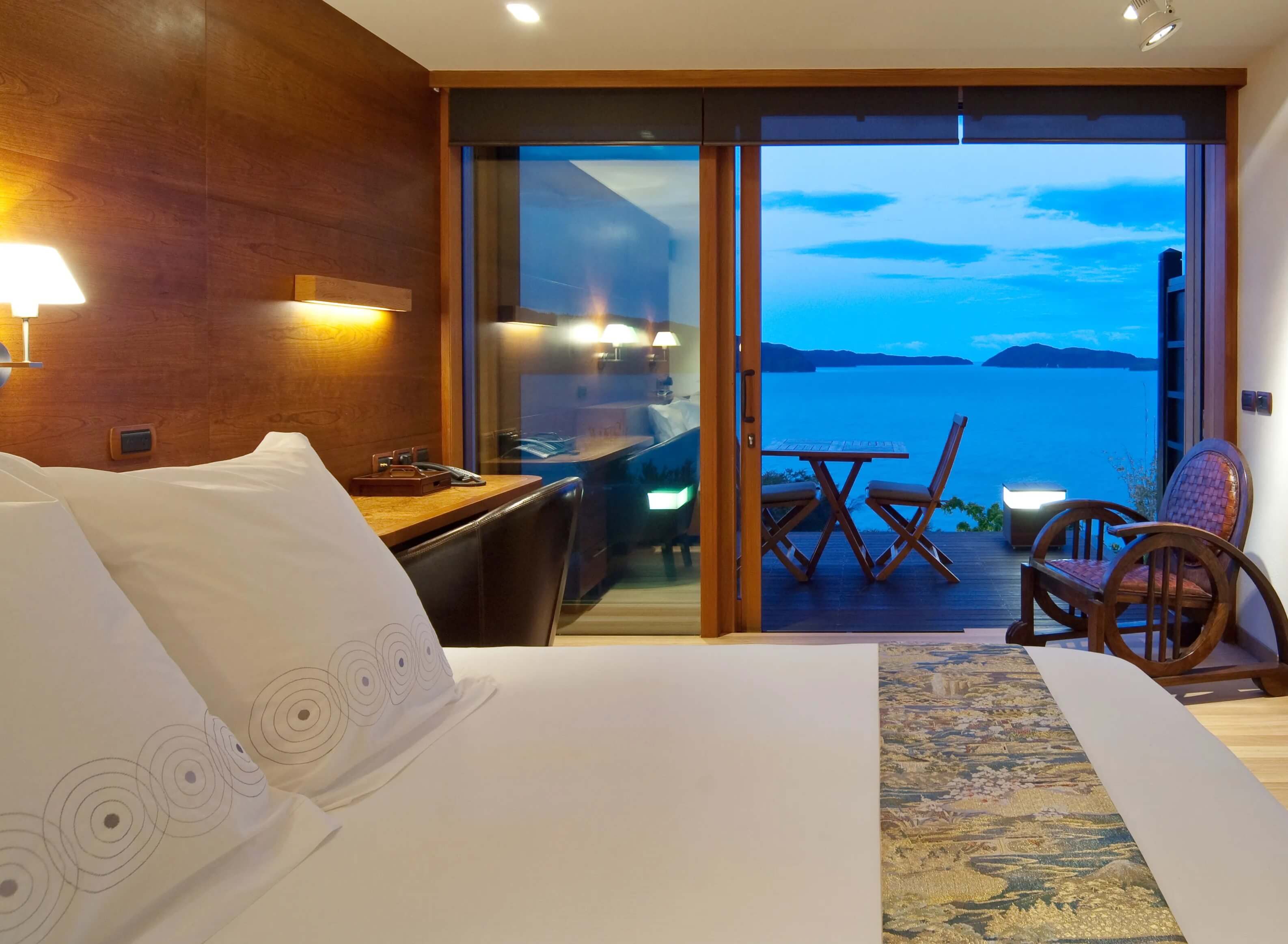 Touch-of-Spice-Split-Apple-Retreat-bedroom