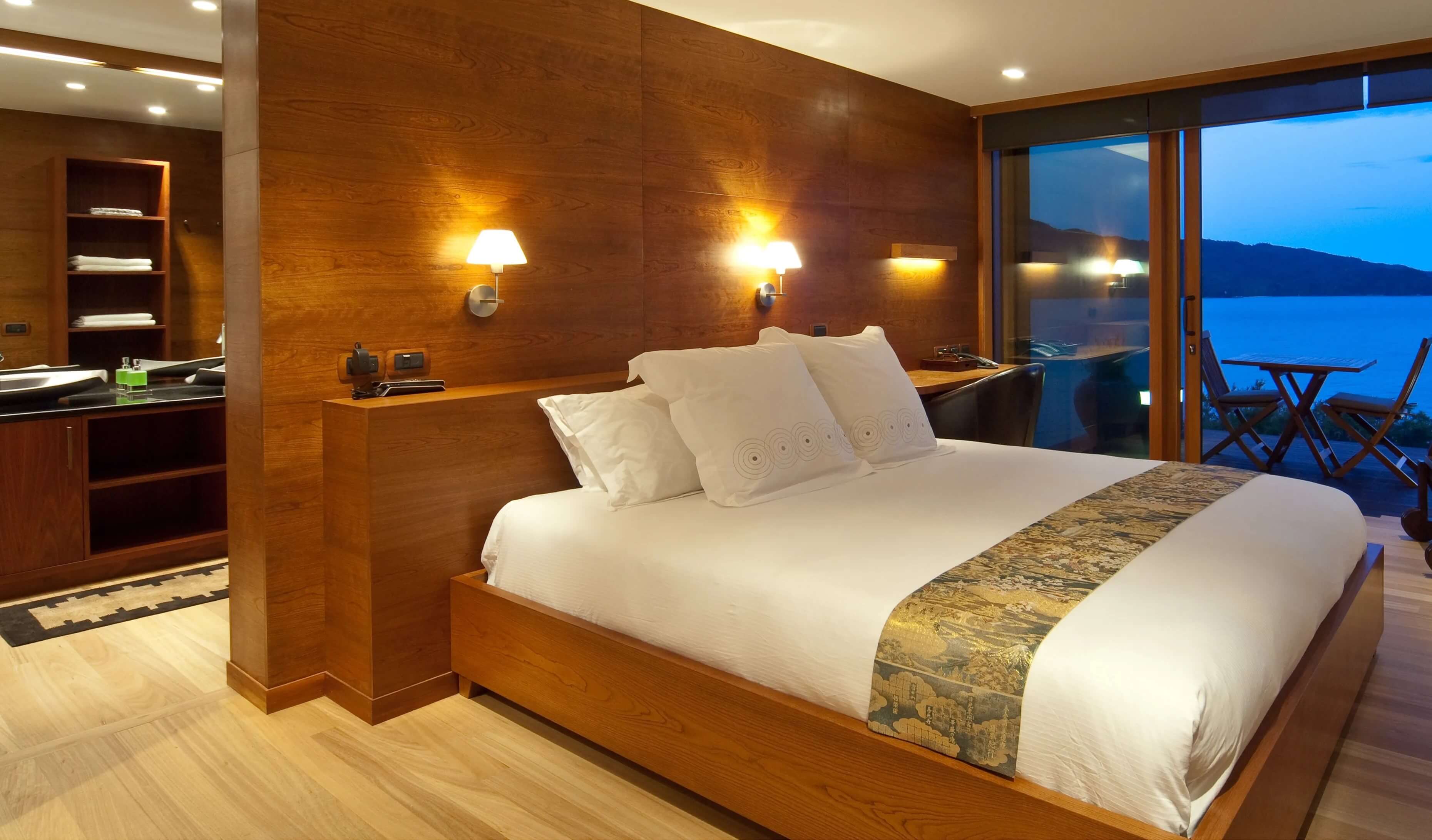Touch-of-Spice-Split-Apple-Retreat-bedroom