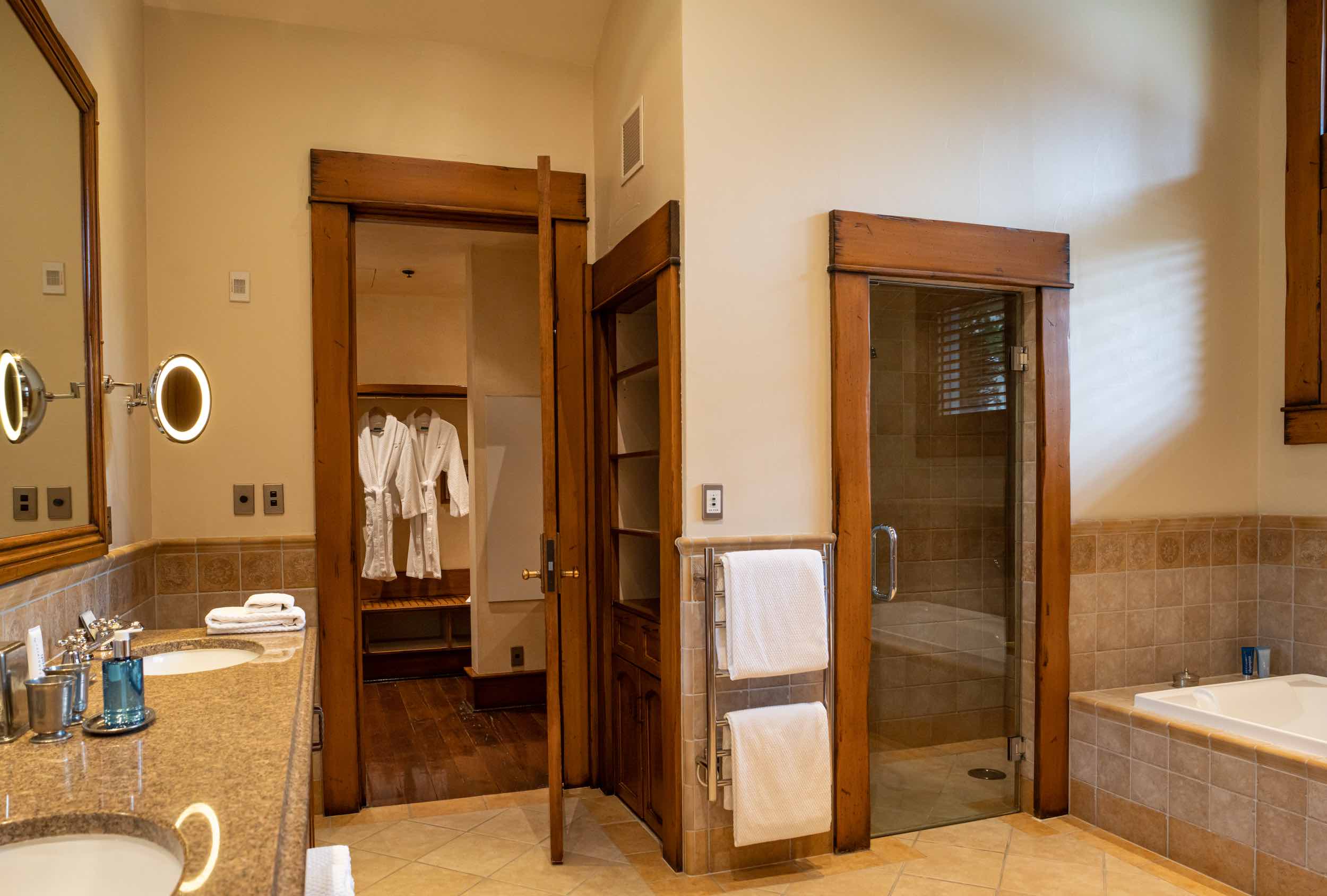 Blanket Bay Lodge Bathroom