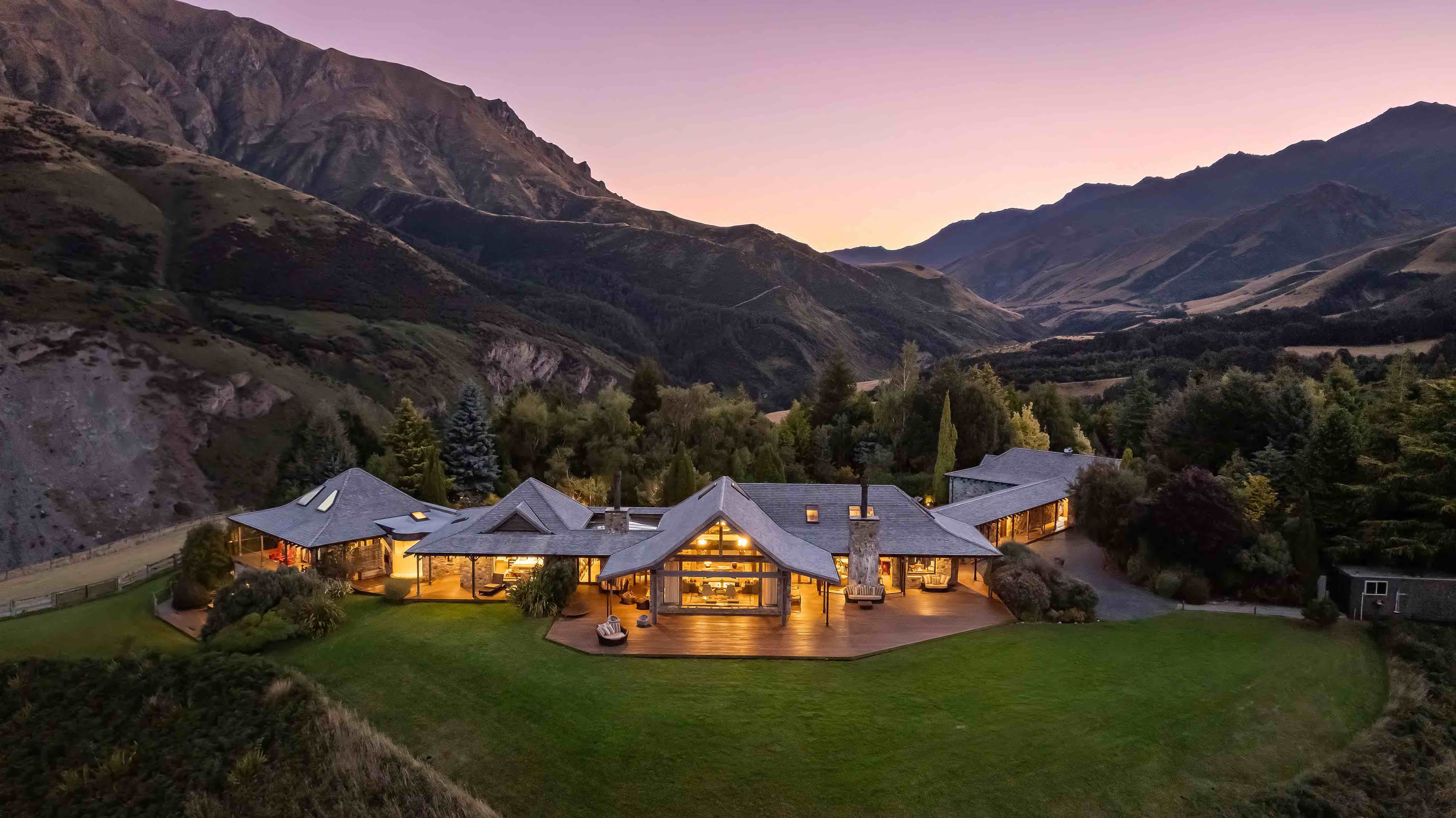 Mahu Whenua Luxury Wanaka Accommodation