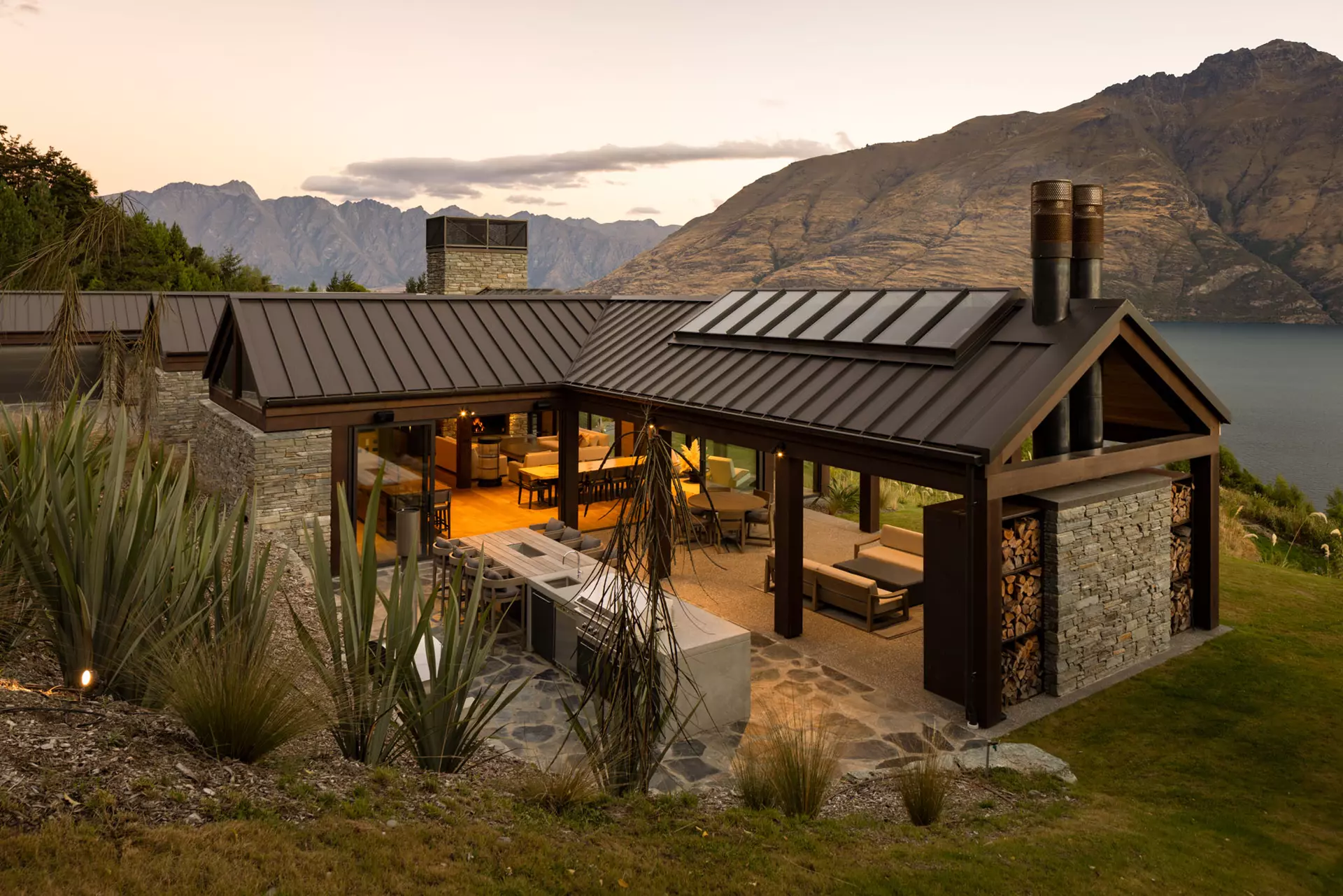 luxury-queenstown-accommodation-hawks-nest-villa