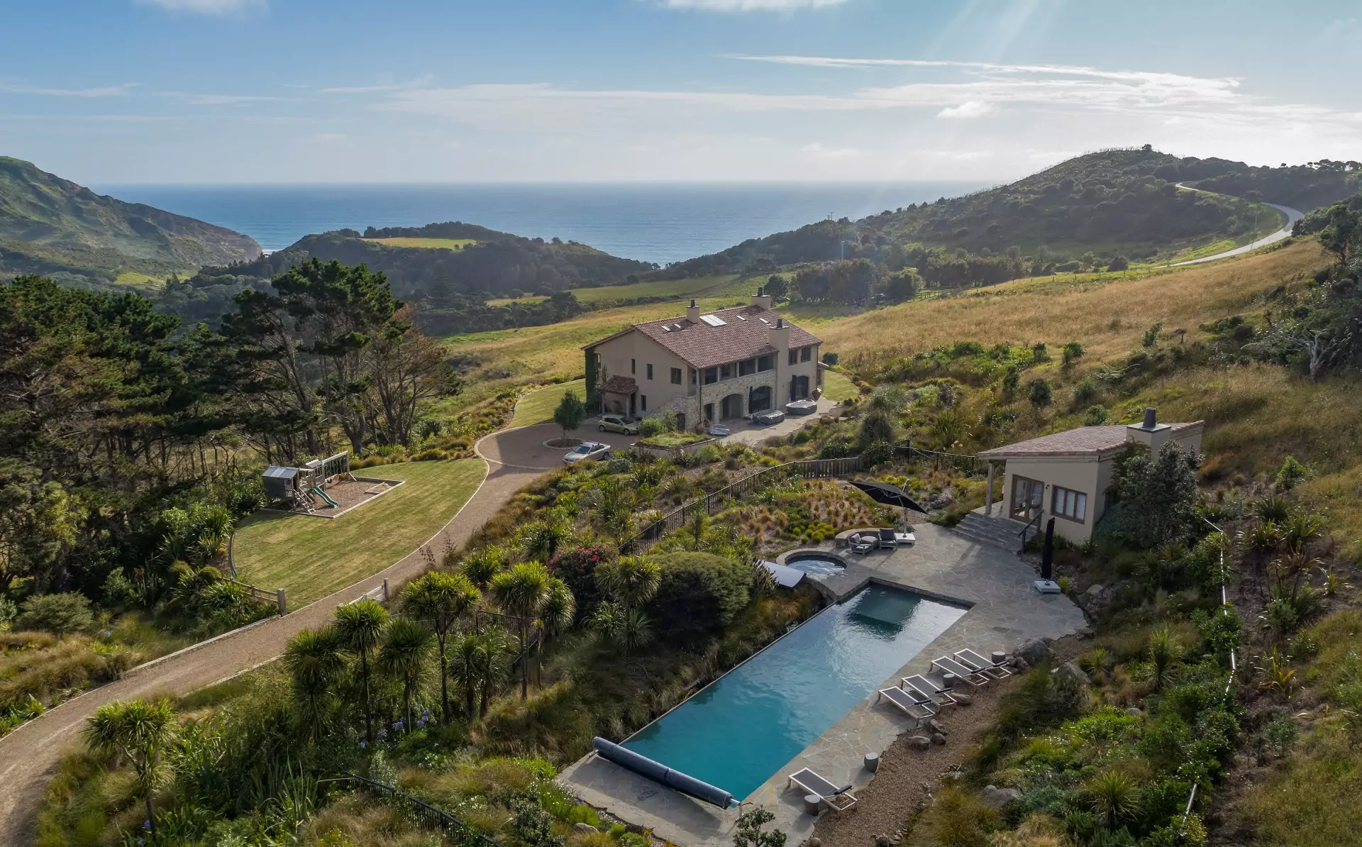 Muriwai Estate luxury private villa Auckland