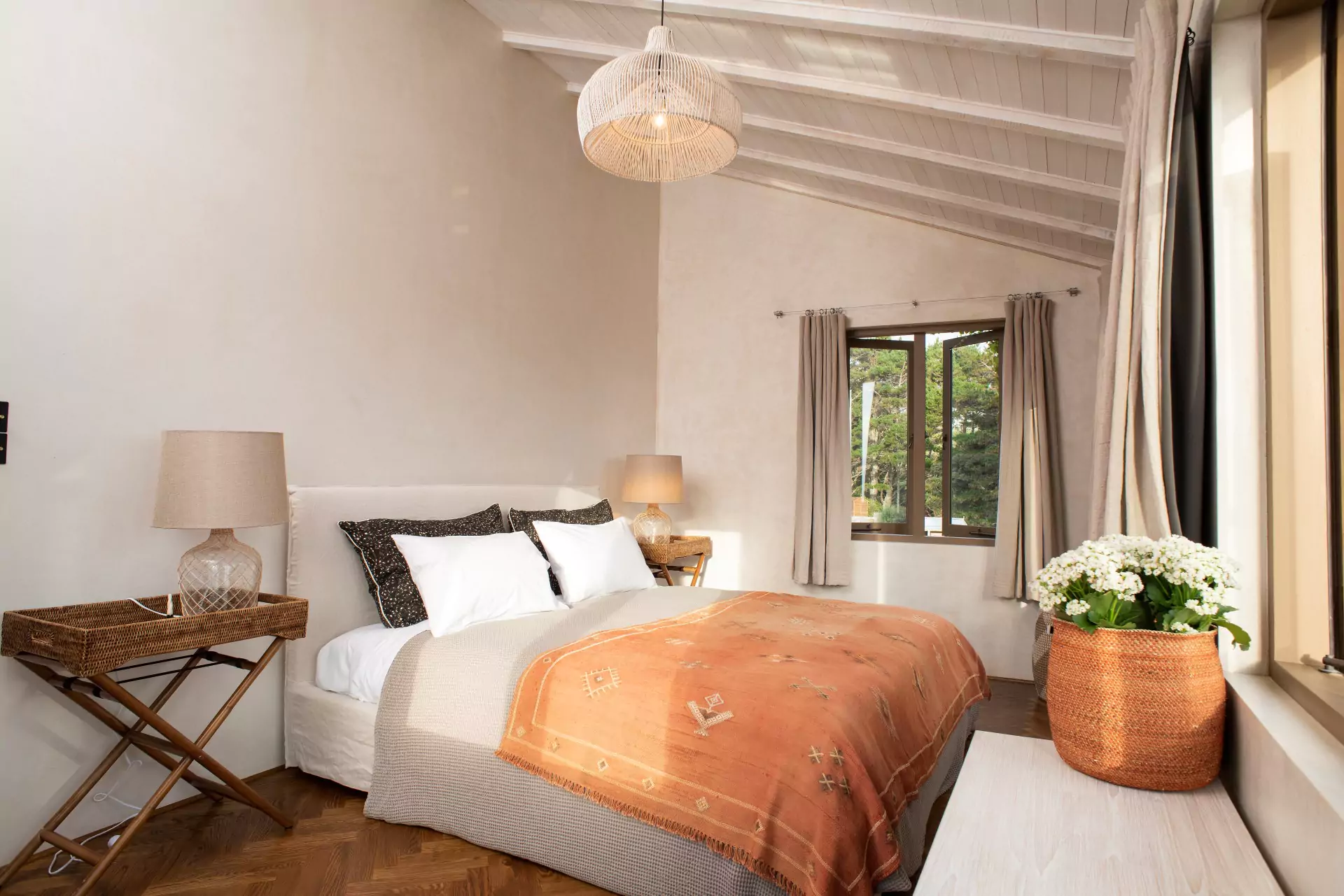 Muriwai Estate luxury private villa Auckland