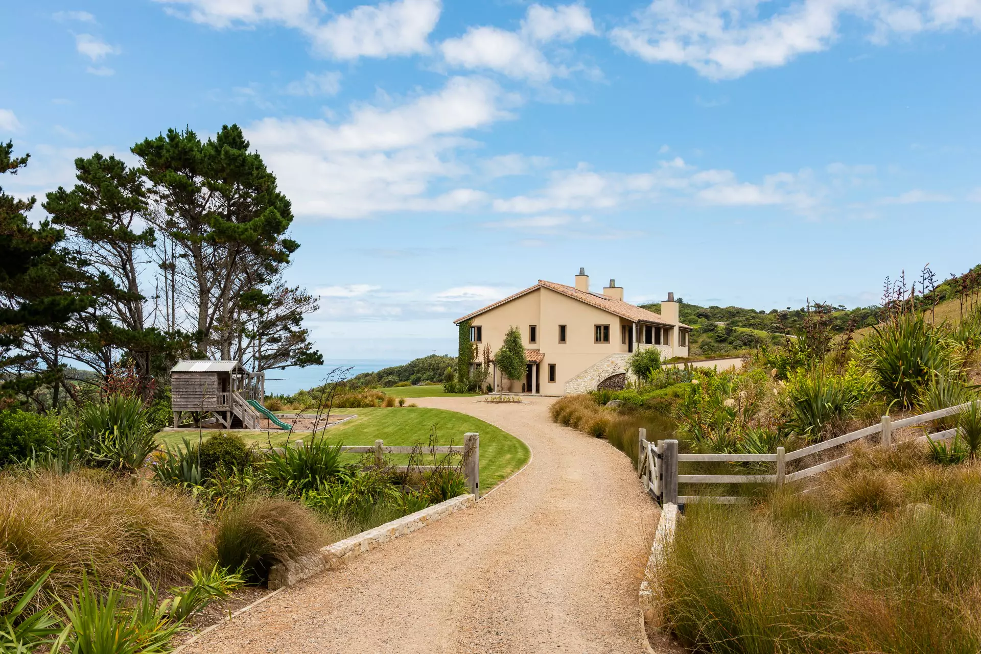 Muriwai Estate luxury private villa Auckland